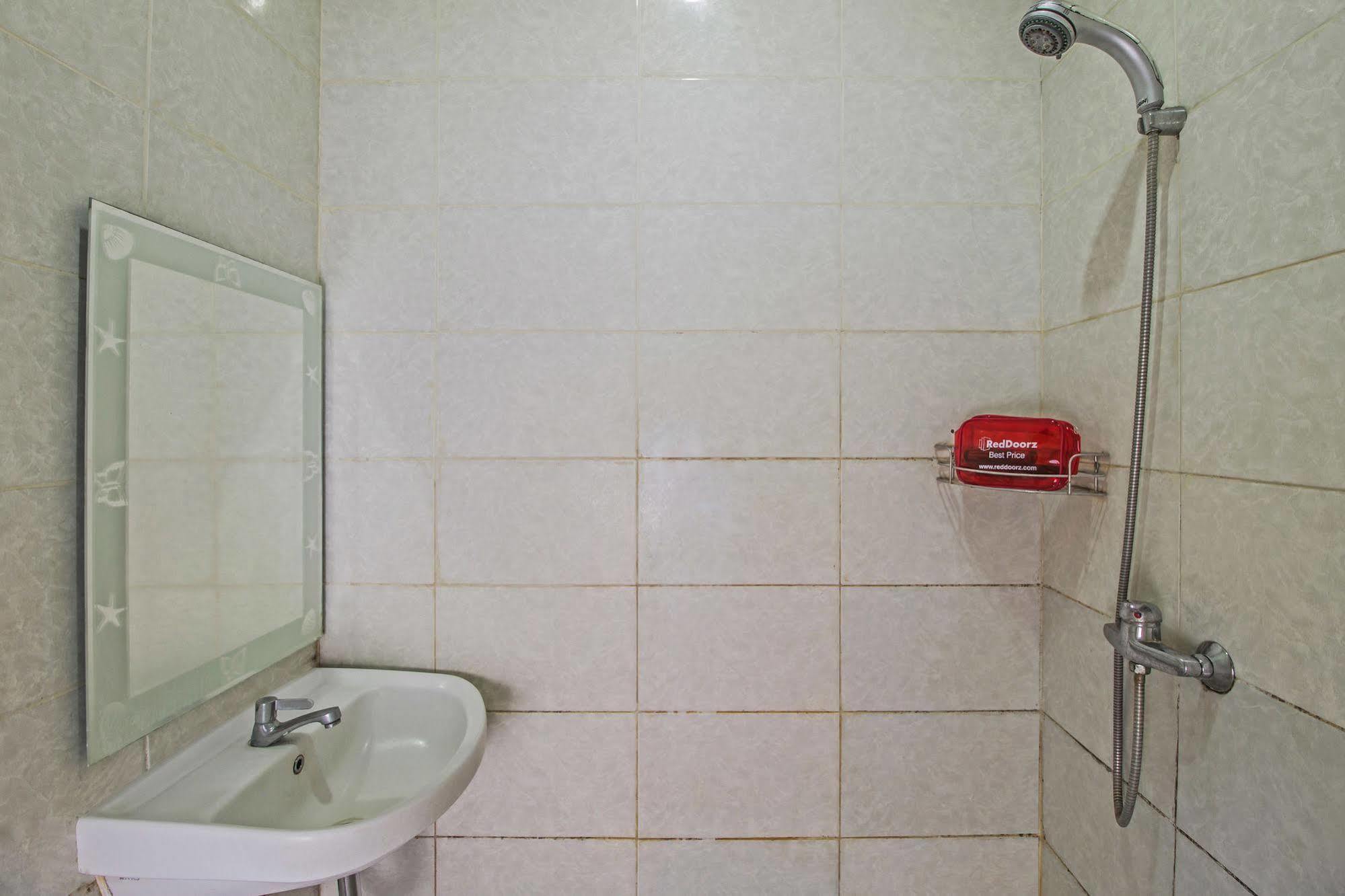 Rumah tetamu Reddoorz @ Slipi Jaya 2*