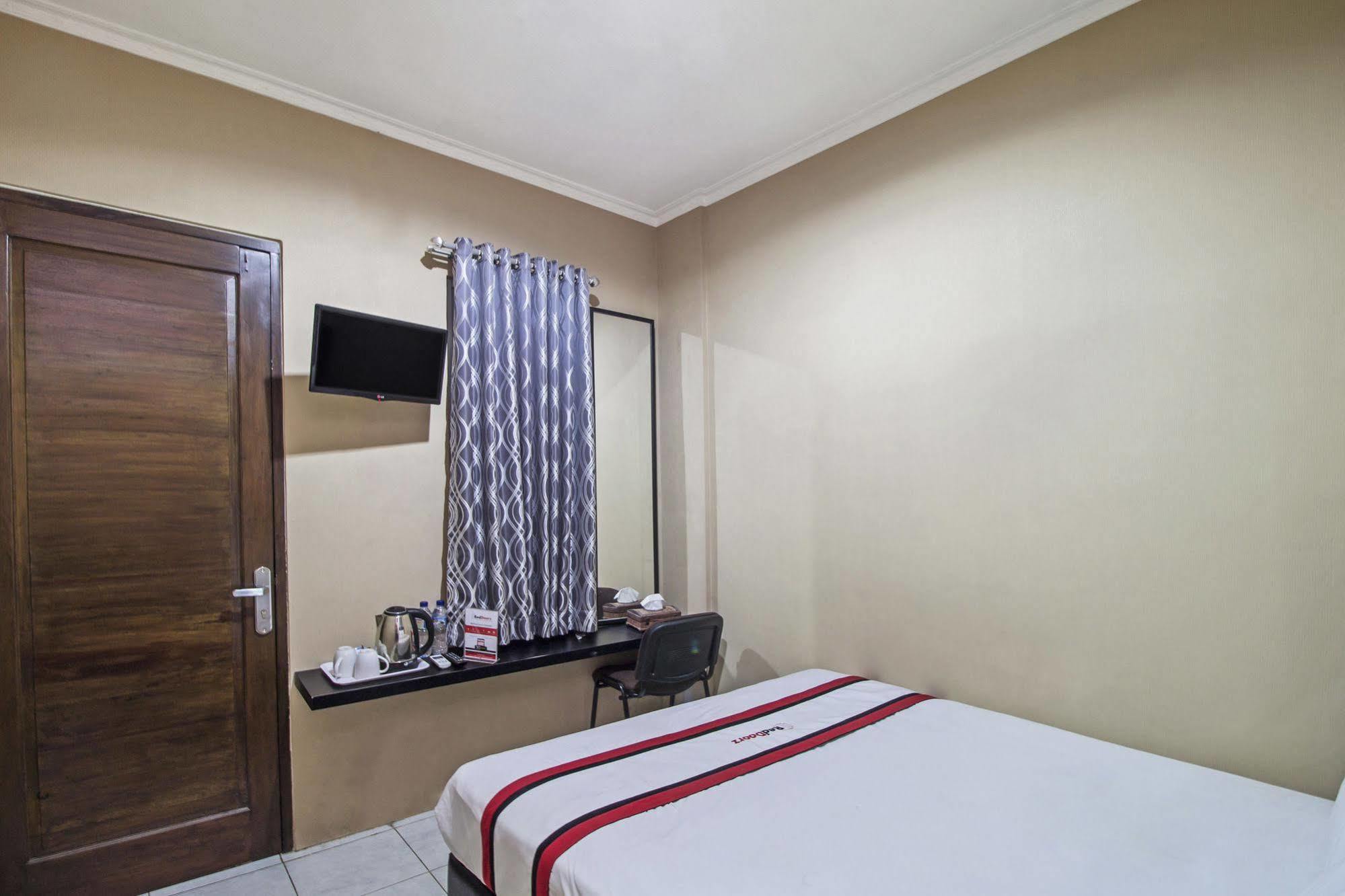 Reddoorz @ Slipi Jaya Rumah tetamu 2*